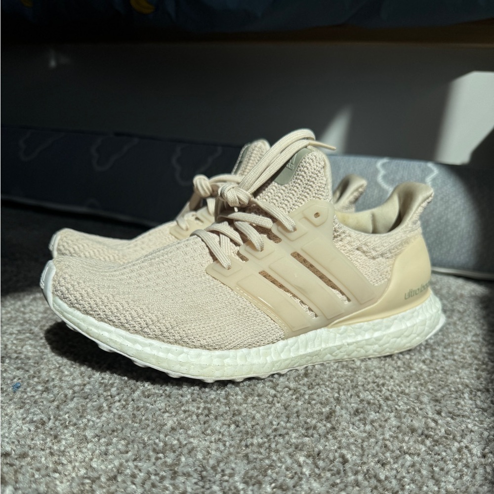 ADIDAS Ultra Boost DNA running shoe sz 8 halo ivory